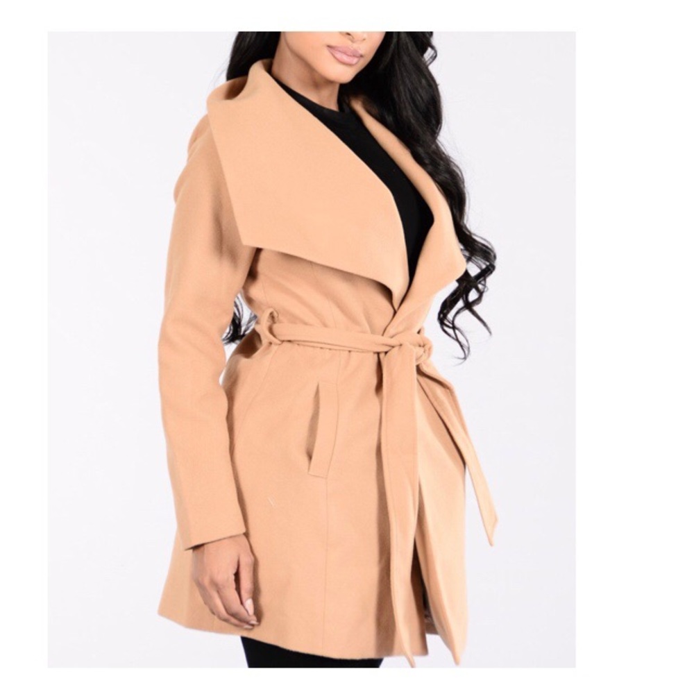 New. Never worn coat SMALL